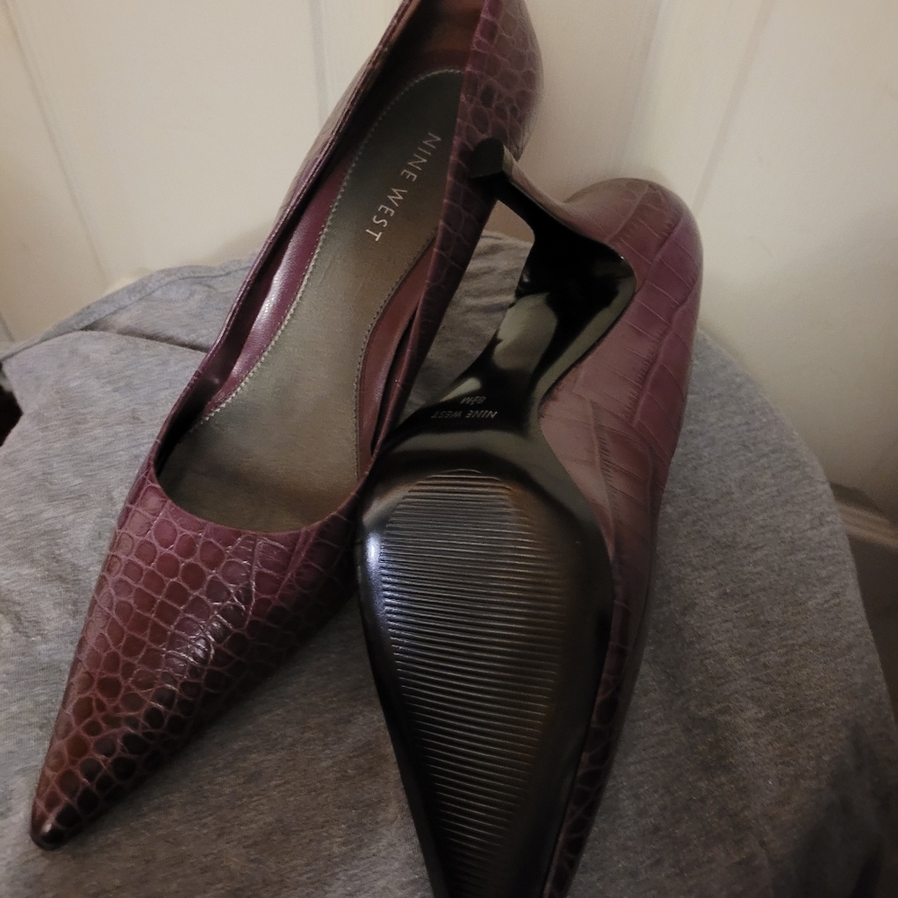 Nine west pumps 4in. Heel